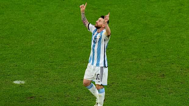 Leo Messi anota ante Holanda